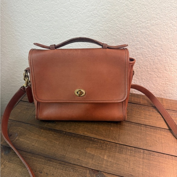 Coach Handbags - Vintage Coach Tan Leather Shoulder Bag